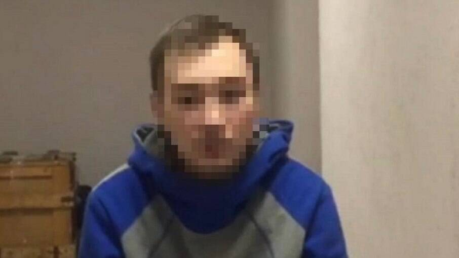 Procuradoria-geral da Ucrânia divulgou foto com rosto borrado de Vadim Shishimarin, militar russo acusado de matar civil na guerra