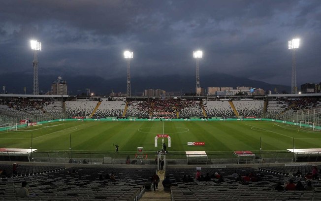 Estádio David Arellano Monumental enfrenta problemas no gramado e pode seguir vetado 