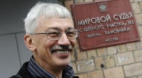 Rússia condena ativista e ganhador do prêmio Nobel