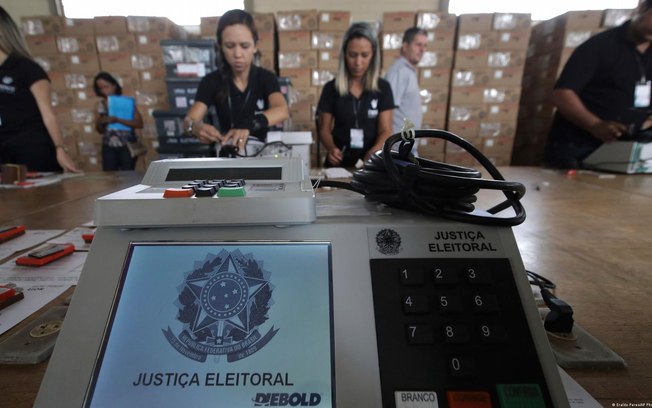 Entre as mudanças de autodeclaração racial registradas em 2026, o fluxo mais comum foi da categoria branca para a parda.