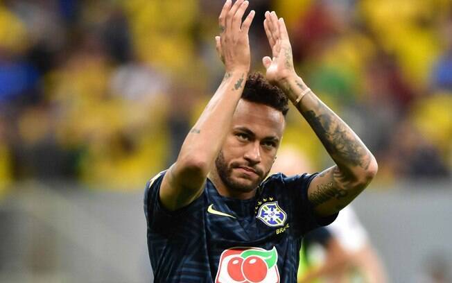 Neymar foi bem recebido pela torcida em Brasília