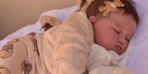 Posto nega vacina a bebê reborn e mulher causa confusão em SC