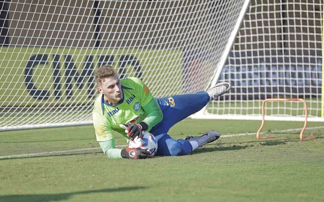 Bento durante treino da Seleção