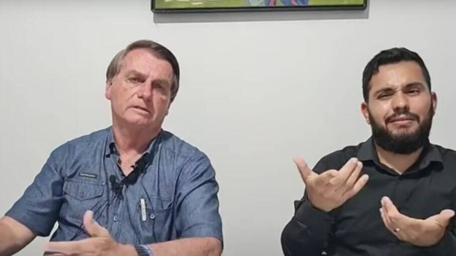 Presidente Jair Bolsonaro (PL) durante live semanal Presidente Jair Bolsonaro (PL) durante live semanal