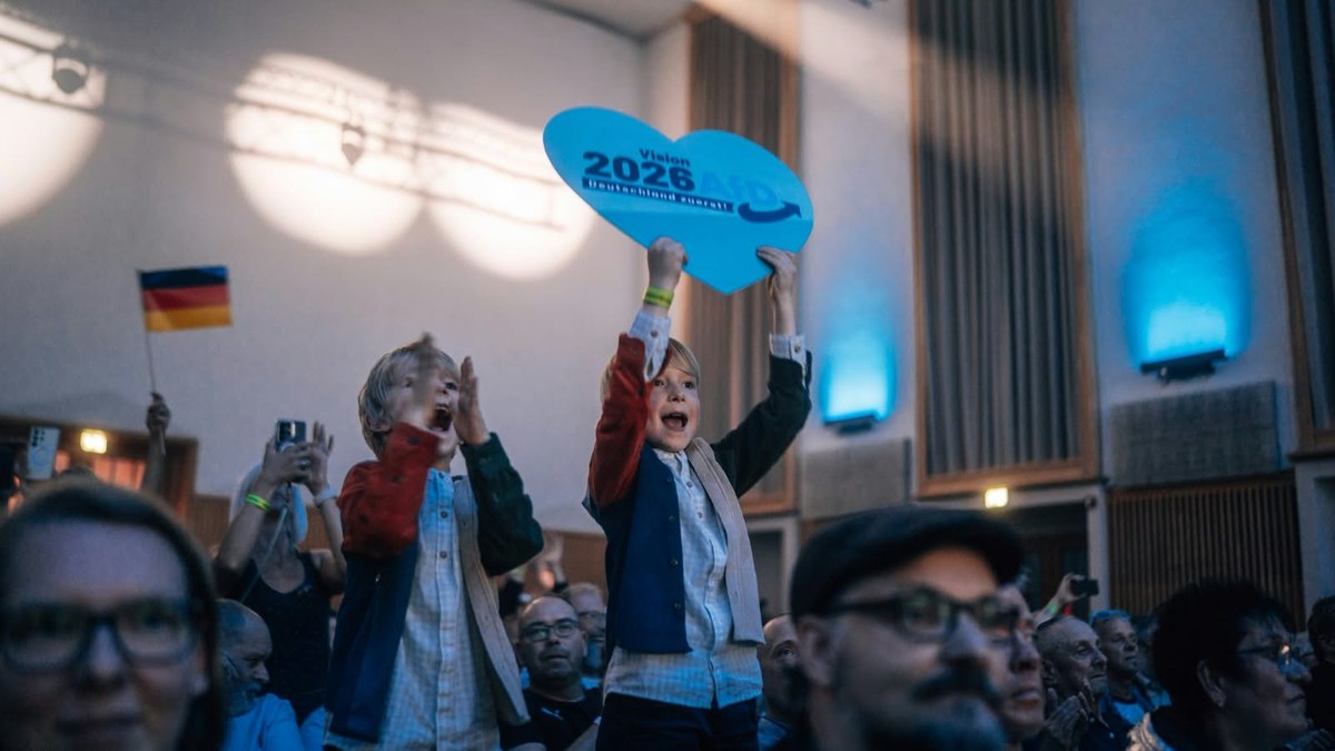 Integrantes comemorando a vitória da Afd