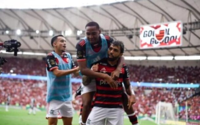 Gabigol comemora gol contra o Atlético Mineiro