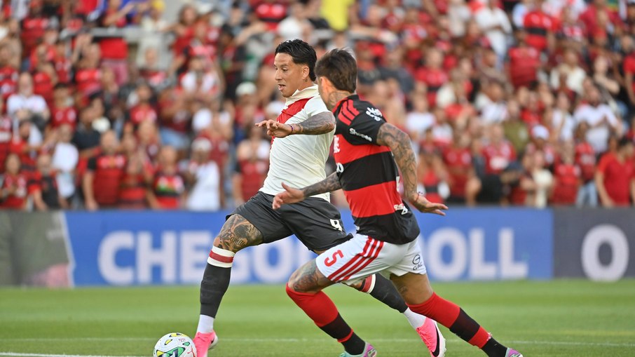 Em meio à Copa do Mundo, Flamengo empata amistoso com River Plate Em meio à Copa do Mundo, Flamengo empata amistoso com River Plate