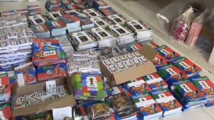 Copa: operação apreende mais de 85 mil álbuns e figurinhas falsas
