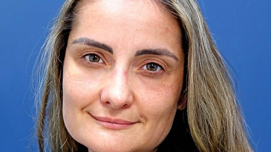 Anna Karina Trombini, diretora-técnica do HMCA, falou sobre a importância das vacinas, destacando a segurança de ambas.
