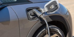 Guia completo sobre carros elétricos e híbridos no Brasil