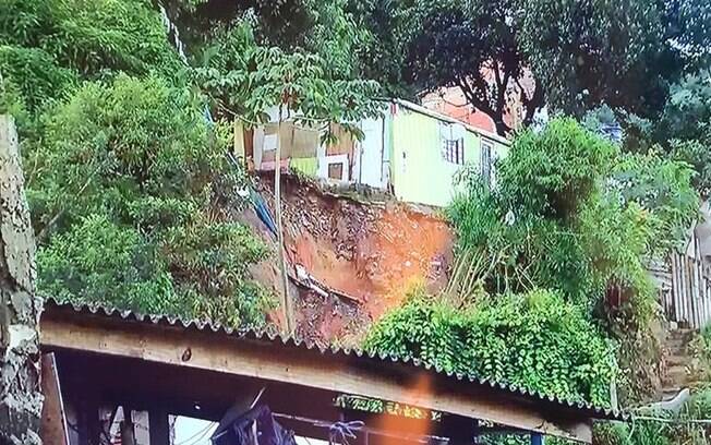 Número de mortos no Guarujá após fortes chuvas segue crescendo