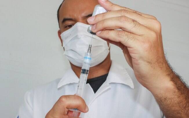 Estado abre cadastro para vacina de covid-19 em profissionais de educação