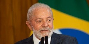 Lula tem crise de labirintite e faz exame em hospital de Brasília