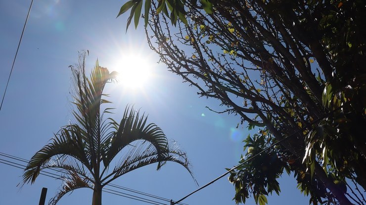 Agosto%20chega%20com%20frio%2C%20risco%20de%20tempestades%20e%20queimadas