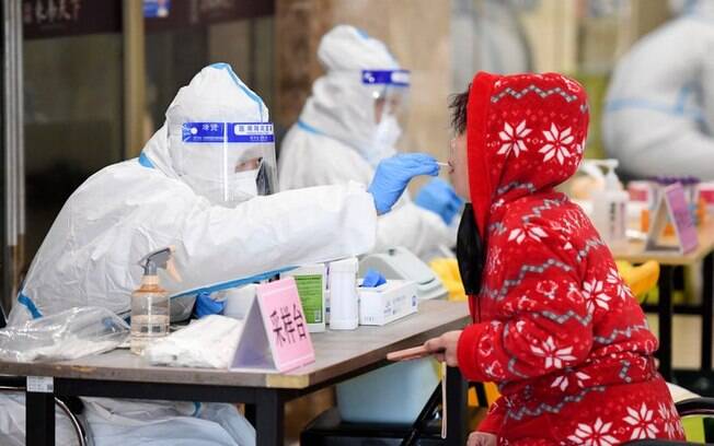 Covid: por que China volta à 'estaca zero' da pandemia com novo surto da doença