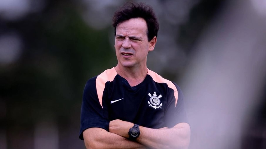 Em sua estreia, Fernando Diniz influenciou diretamente na vitória corintiana