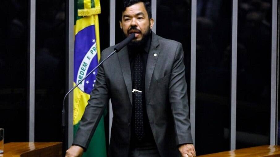 PGR denuncia deputado bolsonarista por ter forjado o próprio atentado