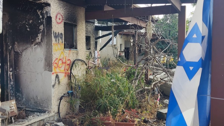 Destruição de casa em kibbutzim no Sul de Israel