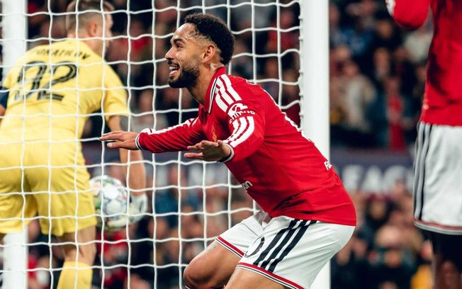 Dos 22 jogadores que começaram a partida, apenas Lammens e Tielemans nasceram no mesmo país Dos 22 jogadores que começaram a partida, apenas Lammens e Tielemans nasceram no mesmo país