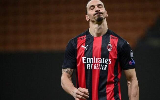 Aos 40 anos, Ibrahimovic deve renovar contrato com Milan por mais uma temporada