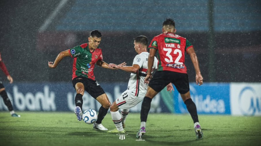 Boston River e São Paulo enfrentaram uma forte ventania no Centenário