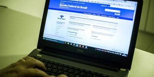 IRPF 2026: Receita paga 4º e último lote de restituição 