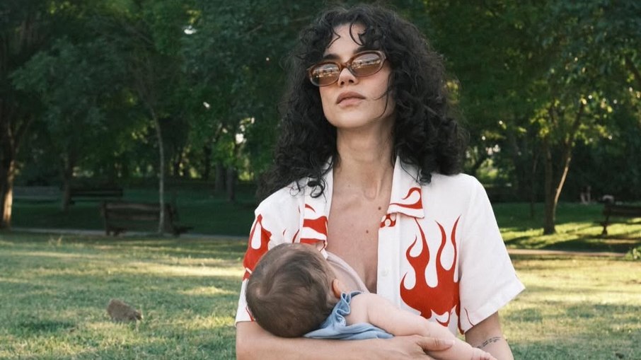 Manu Gavassi e sua filha Nara