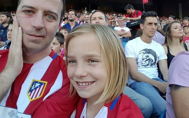 James e sua filha, Mia; James e sua filha, Mia;