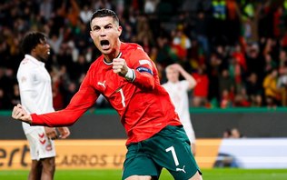Entenda por que Cristiano Ronaldo pinta suas unhas de preto