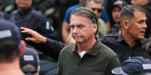 Bolsonaro recebe alta de internação
