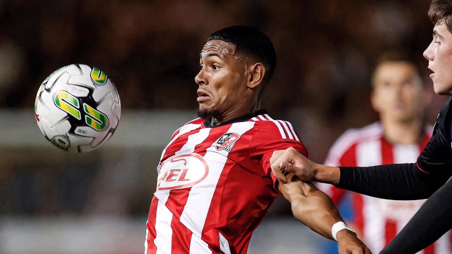 Demetri Mitchell chegou ao Leyton Orient nesta temporada Demetri Mitchell chegou ao Leyton Orient nesta temporada