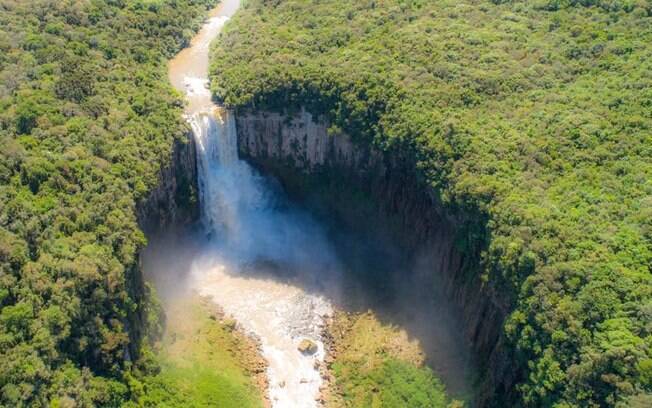 O Monumento Natural Salto São João é um dos atrativos naturais mais importantes de Prudentópolis