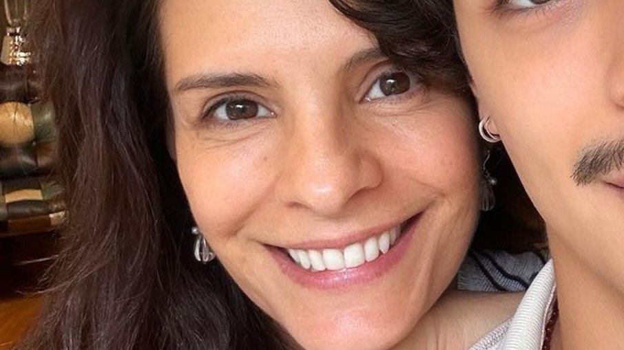 Helena Ranaldi se impressiona com semelhança com o filho: 'Meu clone'