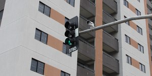 Campinas conclui a instalação de 100 semáforos inteligentes