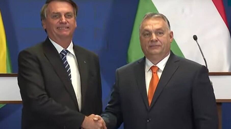 Jair Bolsonaro e Viktor Orbán durante encontro na Hungria