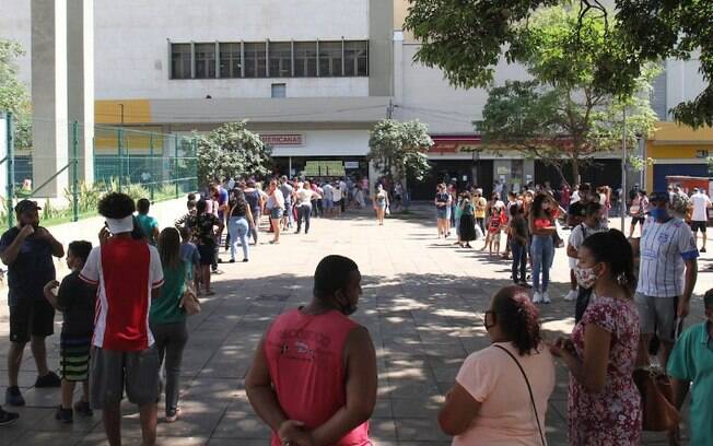 Centro de Campinas tem filas e aglomeração em busca de chocolate