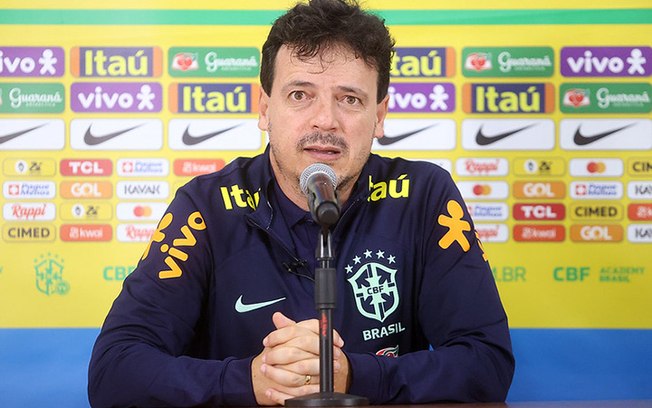 Fernando Diniz durante a coletiva de imprensa