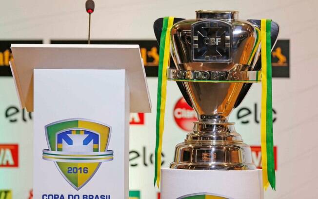 O troféu da Copa do Brasil de 2017