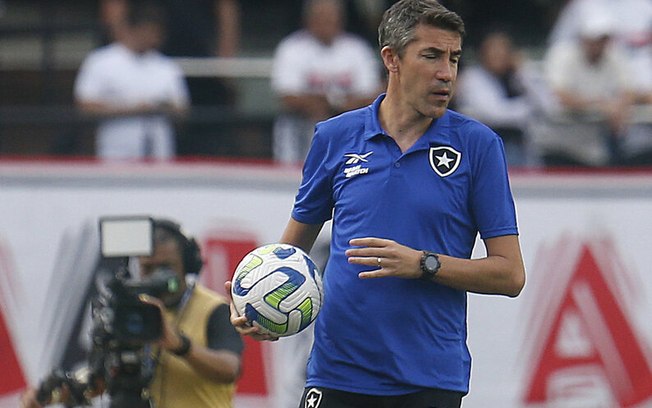 Bruno Lage vive momento de oscilação no Botafogo, que vê Palmeiras diminuir a vantagem