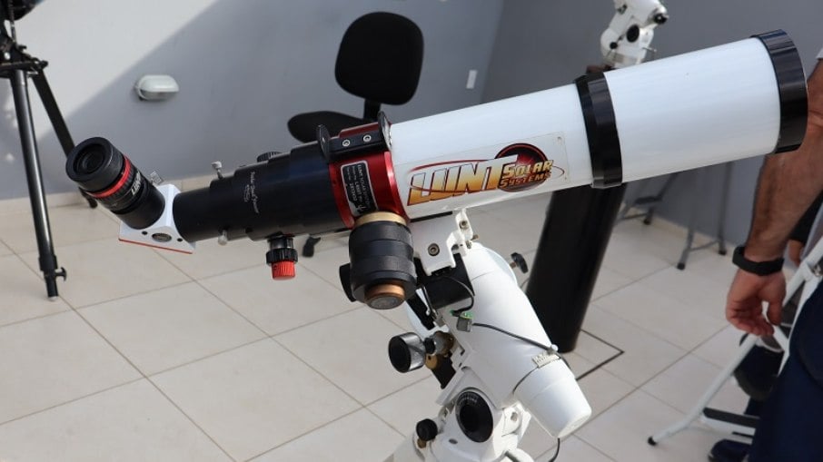 Telescópio utilizado para visualizar as ejeções e manchas solares