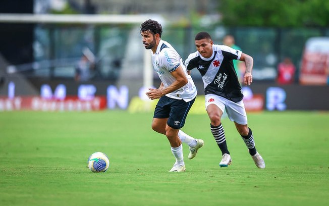 Diego Costa sentiu as primeiras dores na coxa esquerda ainda no intervalo da partida entre Grêmio e Vasco, em São Januário