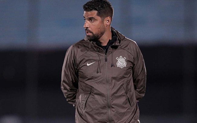 António Oliveira espera qualificar o elenco do Corinthians 