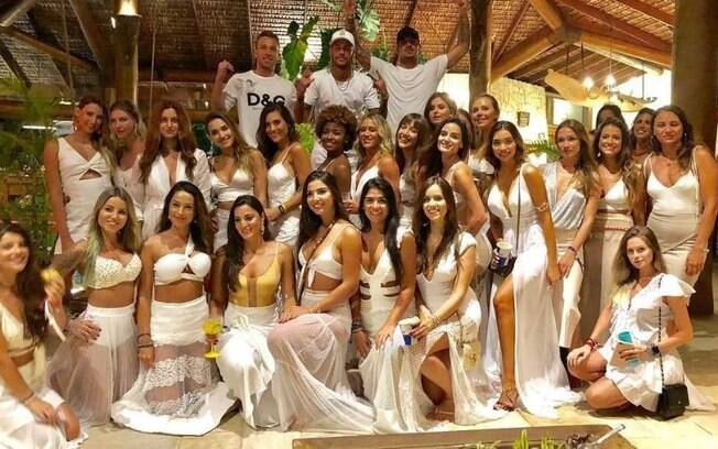 Neymar, Gabriel Medina e Arthur passaram o réveillon rodeados de mulheres