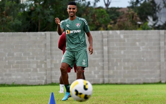 Alan é registrado no BID e pode estrear pelo Fluminense quando tiver condições físicas