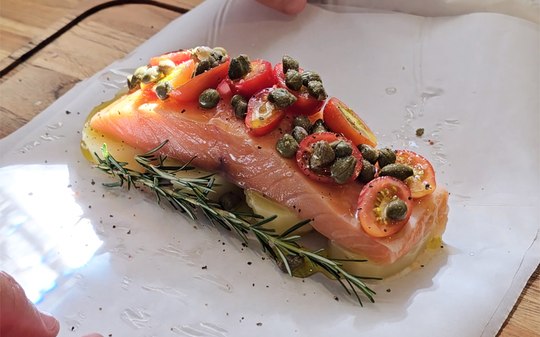 Salmão com alcaparras: uma receita prática, rápida e saborosa