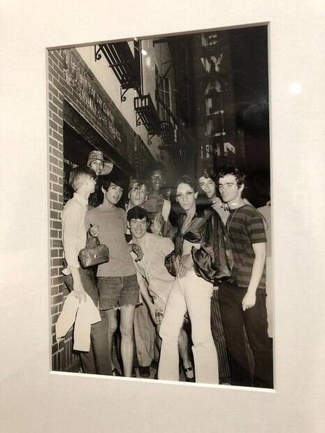 Jovens que deram início aos primeiros movimentos no Stonewall Inn jovens Stonewall