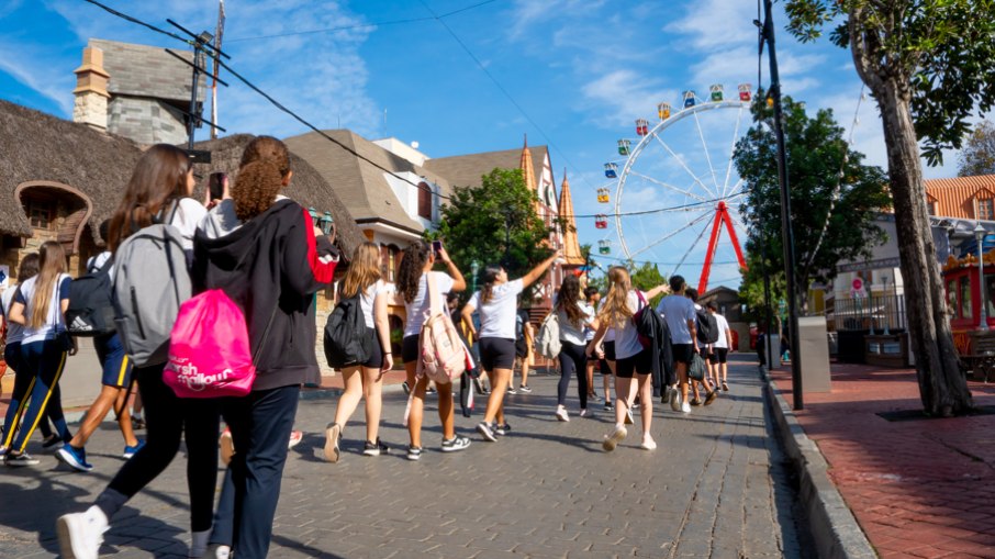 Hopi Hari recebe mais de 400 estudantes em projeto educacional Hopi Hari recebe mais de 400 estudantes em projeto educacional