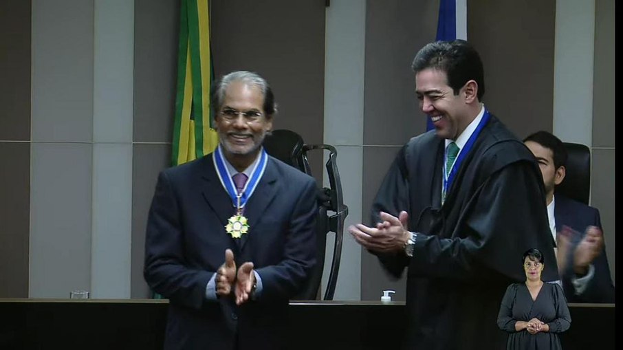 Jaildo Marinho recebe o Grande-Colar do Mérito