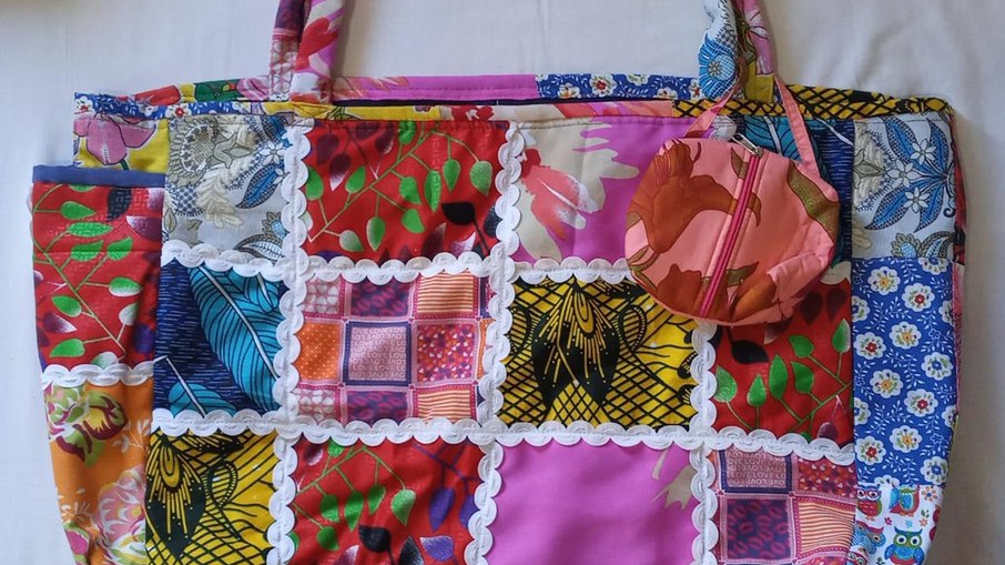 Bolsa de retalhos produzida por alunas durante as aulas no Projeto Arrastão