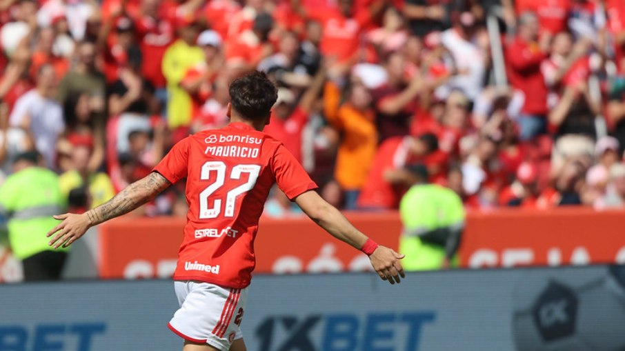 Maurício marcou os dois gols do Inter na vitória contra o Flamengo